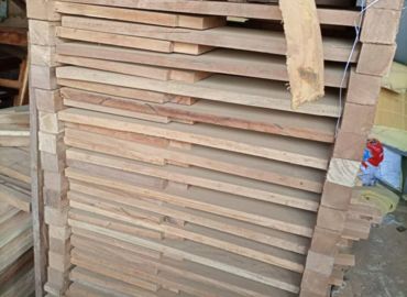 Produktion Schulmobiliar f&uuml;r die Primarschule in Mayanga